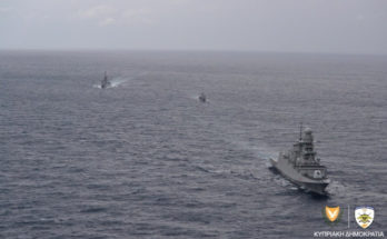 Πολεμικά πλοία νότια της Κρήτης