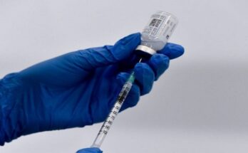 Εμβολιάζονται οι ηλικίες 55-59 και 50-54
