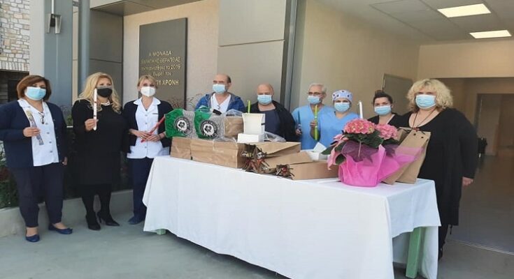 Γλυκά και ευχές από τον Δήμο Δέλτα στα νοσοκομεία