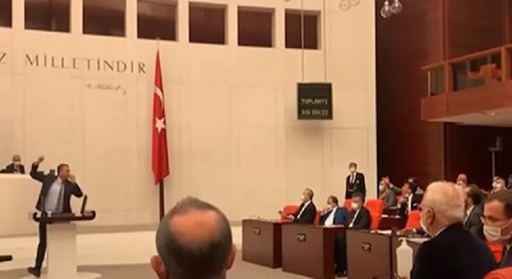 Τουρκική Βουλή πιάστηκαν στα χέρια