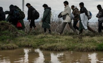 Εισβάλουν από τον Εβρο