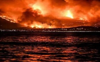 καίγεται η Ελλάδα