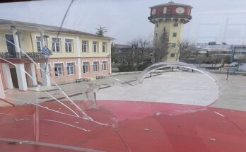 Έσπασαν τα τζάμια της βιβλιοθήκης Χαλάστρας