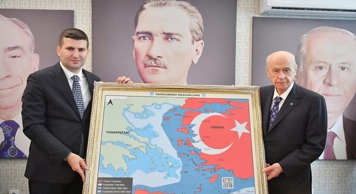 Οι Τούρκοι δείχνουν χάρτη με το μισο Αιγαίο στα Τούρκικα χρώματα