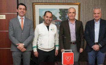 Δέκα απινιδωτές παρέλαβε ο Δήμος Δέλτα από την HELLENiQENERGY