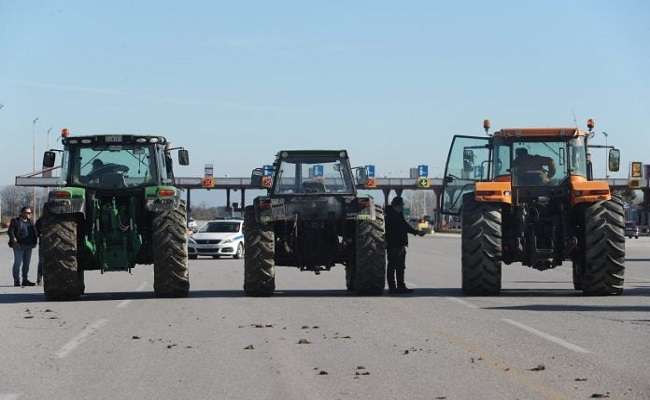 sta-malgara-i-synantisi-ton-agroton